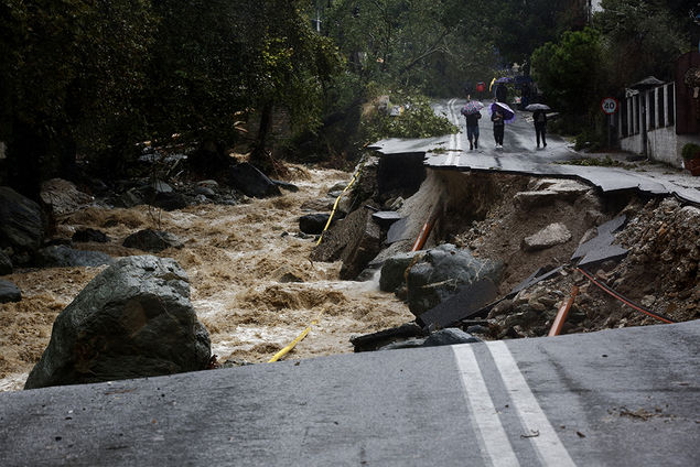Σοβαρά προβλήματα σε Εύβοια και Λάρισα από τις πλημμύρες