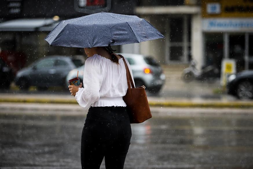 Έκτακτο δελτίο ΕΜΥ: Επιδείνωση του καιρού με βροχές, καταιγίδες και θυελλώδεις νοτιάδες