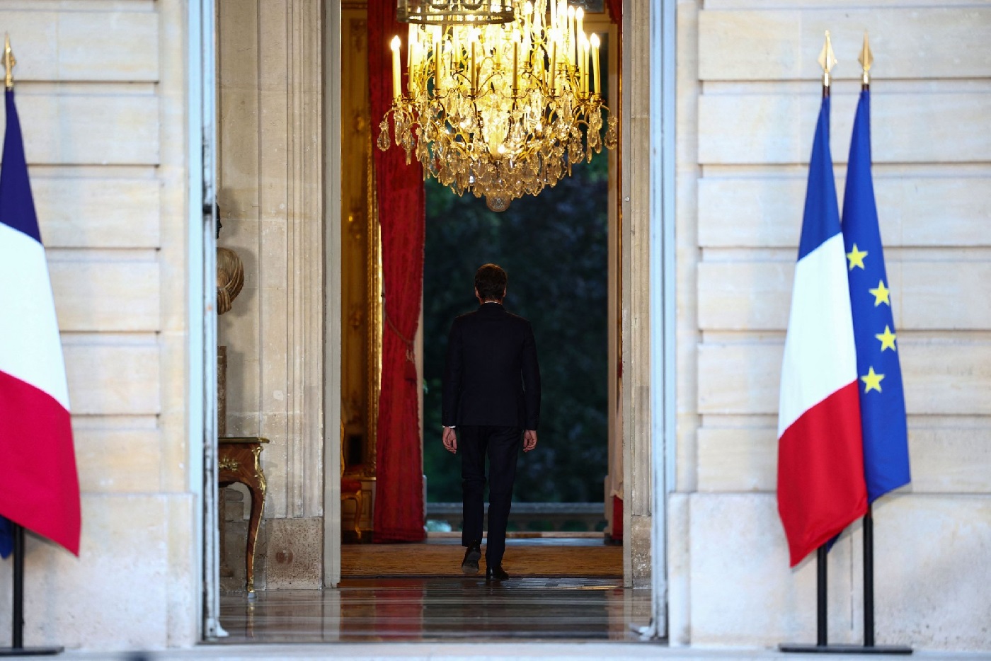 Σε πορεία πολιτικής σύγκρουσης η Γαλλία λόγω του αμετακίνητου Μελανσόν