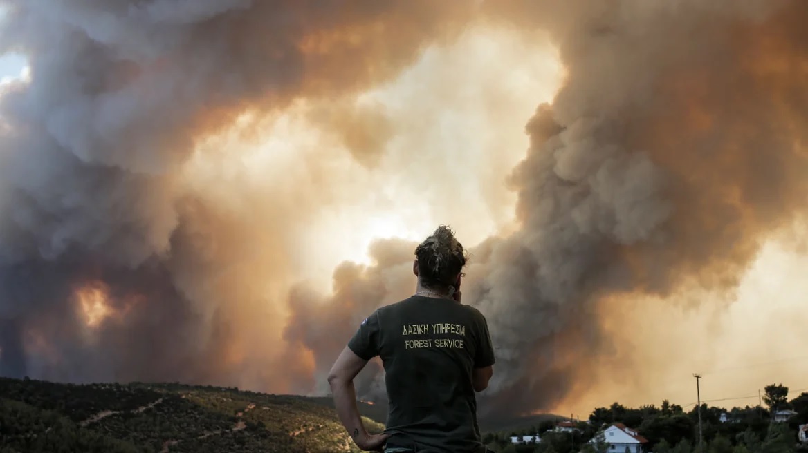 Φωτιά στη Ροδο: Τρία ενεργά μέτωπα - Μάχη με τις φλόγες δίνουν τα εναέρια μέσα