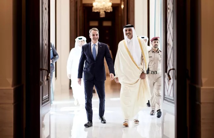 Η «γεμάτη» ατζέντα Μητσοτάκη στην Ντόχα και η πρόσκληση στον εμίρη του Κατάρ