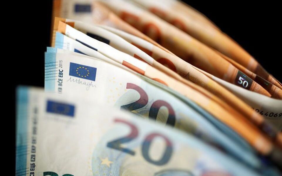 Έκτακτη ενίσχυση σε 2,3 εκατομμύρια πολίτες – Ποιοι θα λάβουν 150 και 200 ευρώ; 