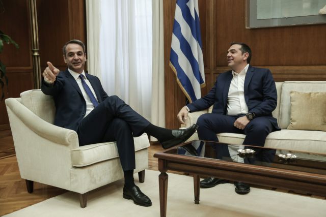 FAZ: «Πιθανότερη από ποτέ μία αλλαγή σκυτάλης στην Ελλάδα»