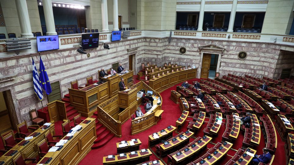 Βουλή: Πρόταση δυσπιστίας κατέθεσε ο Τσίπρας - Ξεκινά αμέσως η συζήτηση