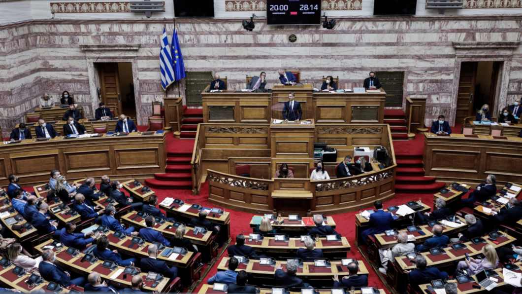 Πολιτική σύγκρουση για τις παρακολουθήσεις: ''Επιτελικός κοριός του επιτελικού κράτους'', αναφέρει ο ΣΥΡΙΖΑ