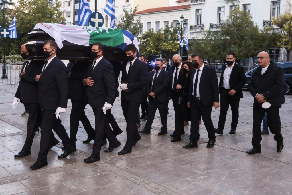 H Ελλάδα «αποχαιρετά» την Φώφη Γεννηματά - Σε λαϊκό προσκύνημα η σορός της
