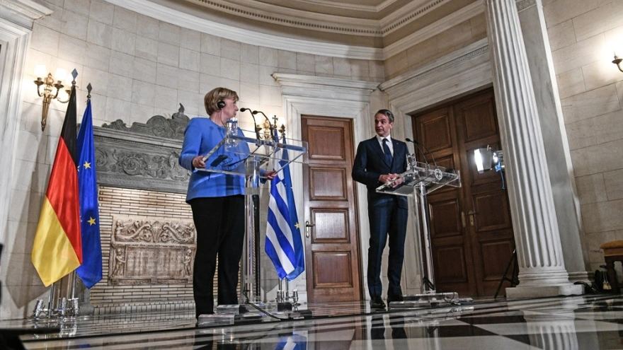 Μητσοτάκης στην συνέντευξη τύπου με την Μέρκελ: ''Η σημερινή Ελλάδα διαφέρει από αυτήν που γνωρίσατε''