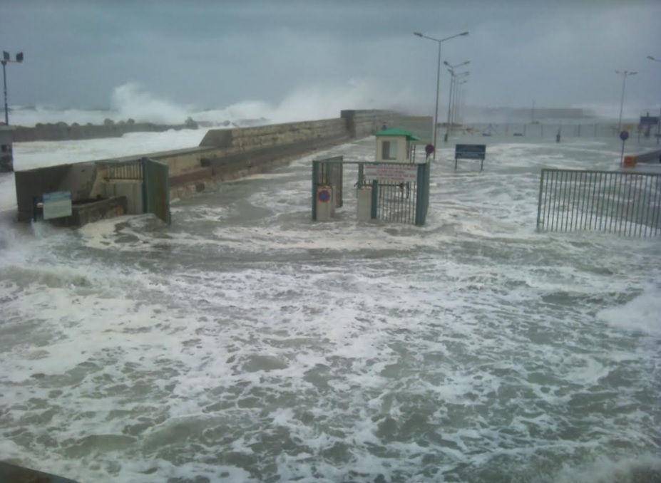 Ρέθυμνο: Πλημμύρισε το λιμάνι λόγω των θυελλωδών ανέμων που πνέουν στην Κρήτη - Αποκαλυπτικές εικόνες