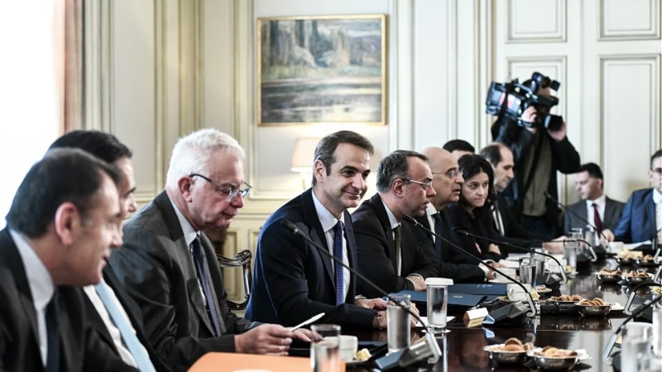 Έβρος | Πως η κυβέρνηση προσπαθεί να κρατήσει τη προσοχή της στα σύνορα, παρά τη κρίση του κορωνοιού;