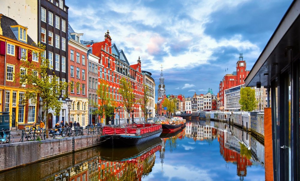 Άμστερνταμ : Ο παγκόσμιος καμβάς | Της Ιφιγένειας Λειβαδίτου 