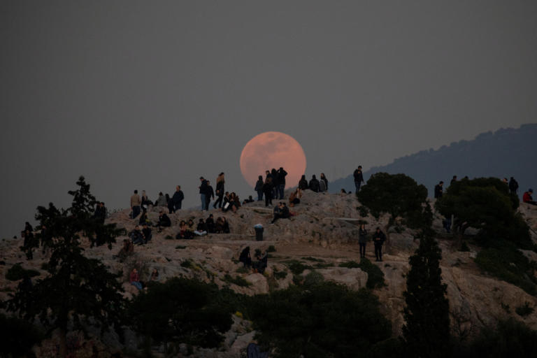 Πανσέληνος Δεκαπενταύγουστου: Πώς να απολαύσετε το ολόγιομο φεγγάρι;