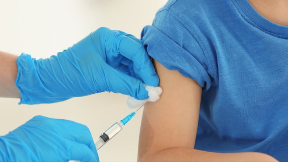 Κορωνοϊός: Έκκληση από τους ειδικούς για τον εμβολιασμό των παιδιών