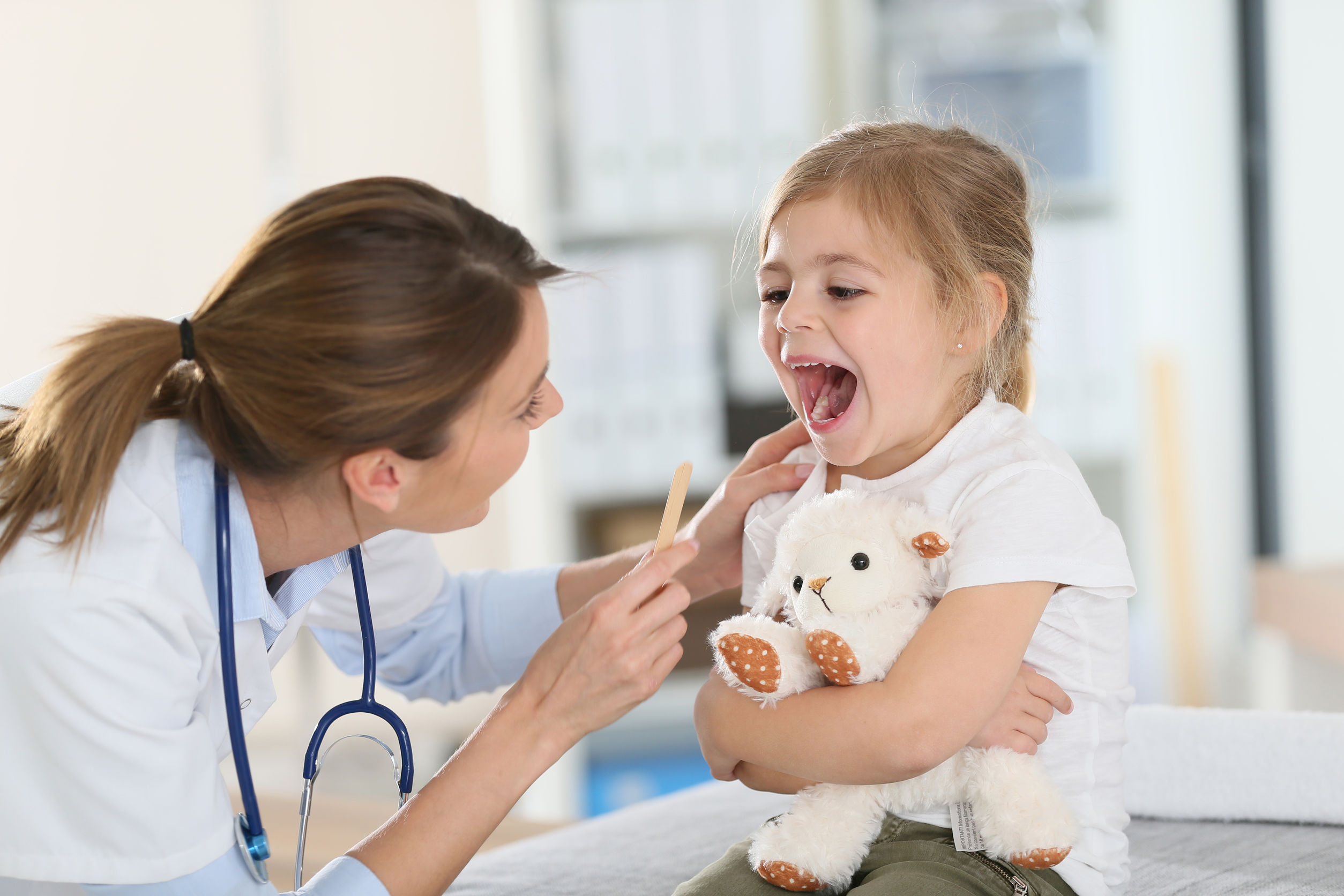 Παιδίατρος: Με ποια κριτήρια πρέπει να διαλέξετε τον γιατρό του μωρού σας;