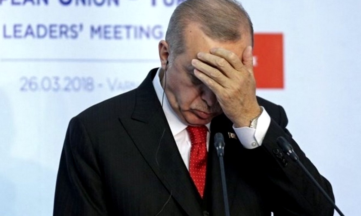 Τουρκία: Σε «πανικό» ο Ερντογάν – «Ξύλο» ανάμεσα στον πρώην Υπουργό Οικονομικών και τον νυν διοικητή της κεντρικής τραπέζης