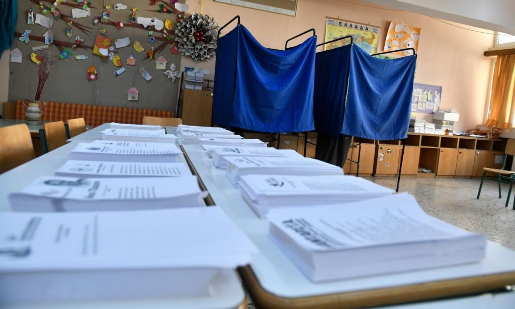 Ευρωεκλογές: Κοντά στο 35% «βλέπουν» οι δημοσκόποι την ΝΔ το βράδυ της Κυριακής