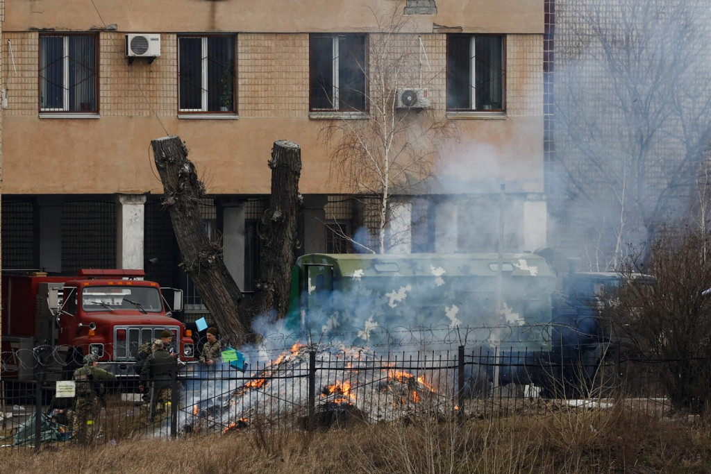 Εισβολή στην Ουκρανία: Το Κρεμλίνο ζητά από το Κίεβο να παραδοθεί 