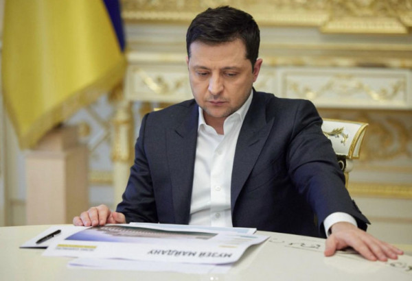 Ουκρανία: Αρνείται να εγκαταλείψει το Κίεβο ο Ζελένσκι και ζητάει ενισχύσεις