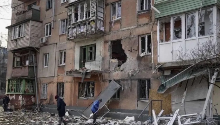 Σφυροκοπά το Κίεβο η Μόσχα - Βομβιστικές και πυραυλικές επιθέσεις εις βάρος αμάχων