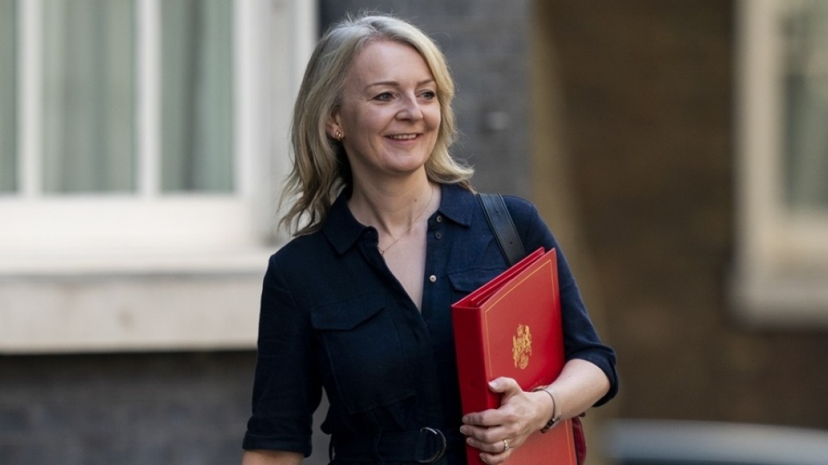 Η Λιζ Τρας αναλαμβάνει καθήκοντα πρωθυπουργού στην Μεγάλη Βρετανία