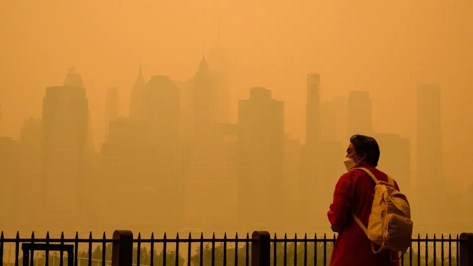ΗΠΑ: «Πνίγει» την Νέα Υόρκη ο καπνός από τις πυρκαγιές του Καναδά