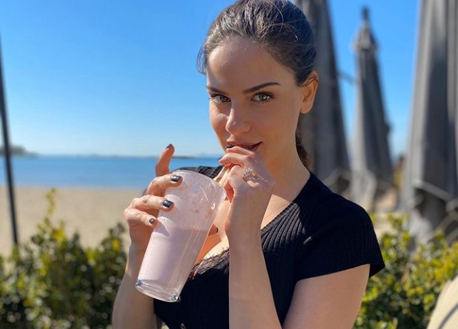 Η Σοφία Φύρου γκρεμίζει το Instagram με το εντυπωσιακό της μπούστο & το μικροσκοπικό της bikini (pic)