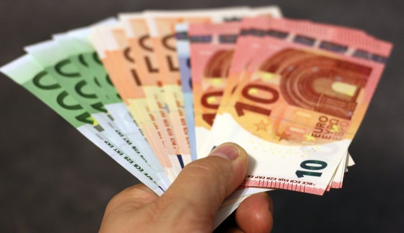 Έκτακτο επίδομα Πάσχα: Σε ποιες κατηγορίες πολιτών θα δοθούν τα 300 ευρώ