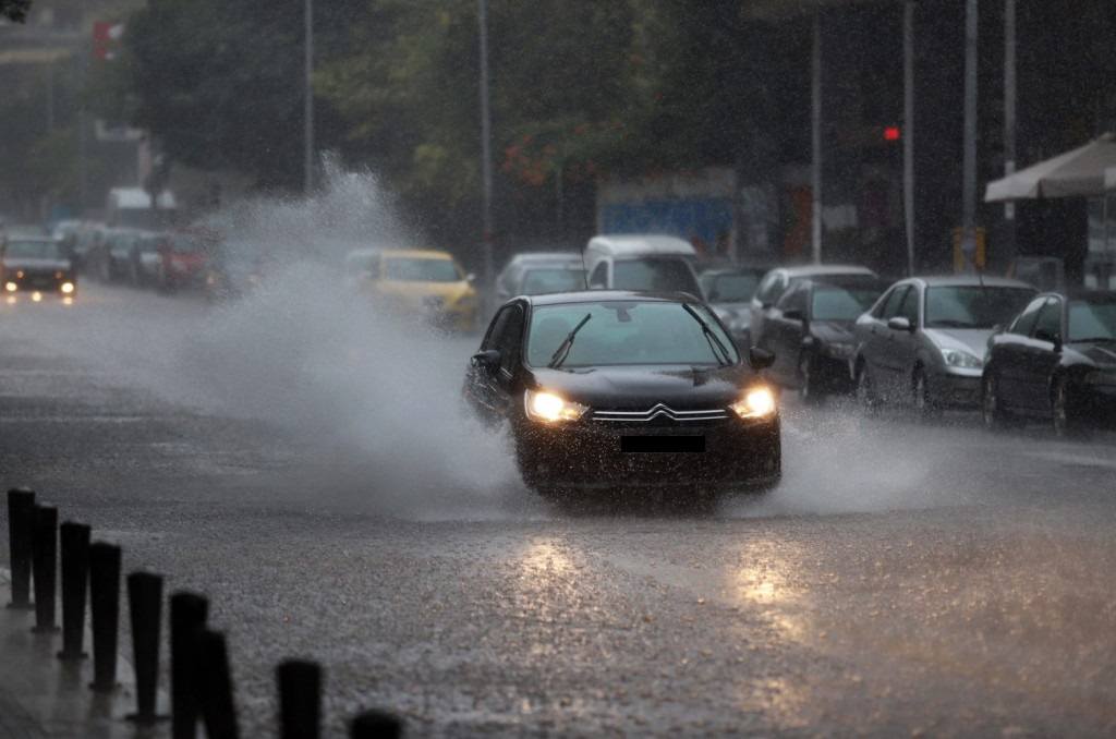 Καιρός: Έντονα φαινόμενα σε όλη τη χώρα - Βροχές και καταιγίδες πλήττουν τα δυτικά 