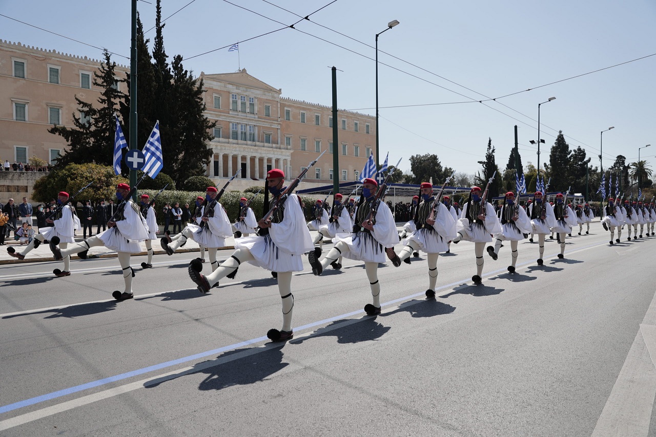 Κυκλοφοριακές ρυθμίσεις την Κυριακή στην Αθήνα για τη μαθητική παρέλαση - Ποιοι δρόμοι θα κλείσουν