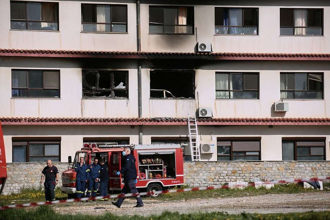 Τραγωδία στη Θεσσαλονίκη: Έναν νεκρό και πέντε τραυματίες αφήνει πίσω της η πυρκαγιά στο Παπανικολάου