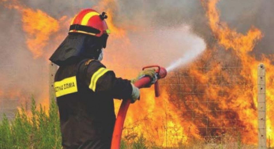 Πυρκαγιά στη Γλυφάδα: Εντολή για εκκένωση σπιτιών στην Άνω Βούλα