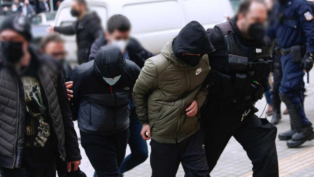 Δολοφονία στην Θεσσαλονίκη: Τι κατηγορίες αντιμετωπίζουν οι 8 κατηγορούμενοι;