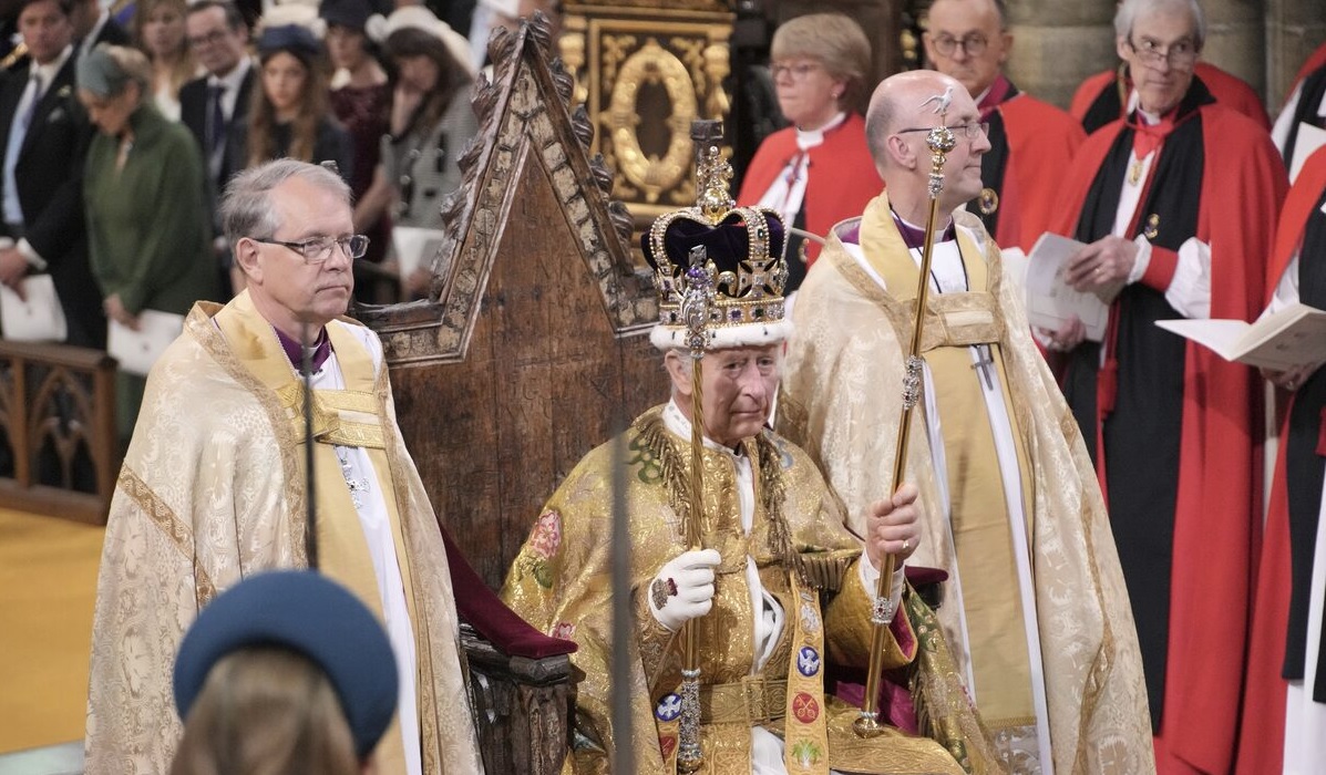 Ο Κάρολος νέος βασιλιάς της Αγγλίας - Νέα εποχή έπειτα από 70 χρόνια στη Βρετανία