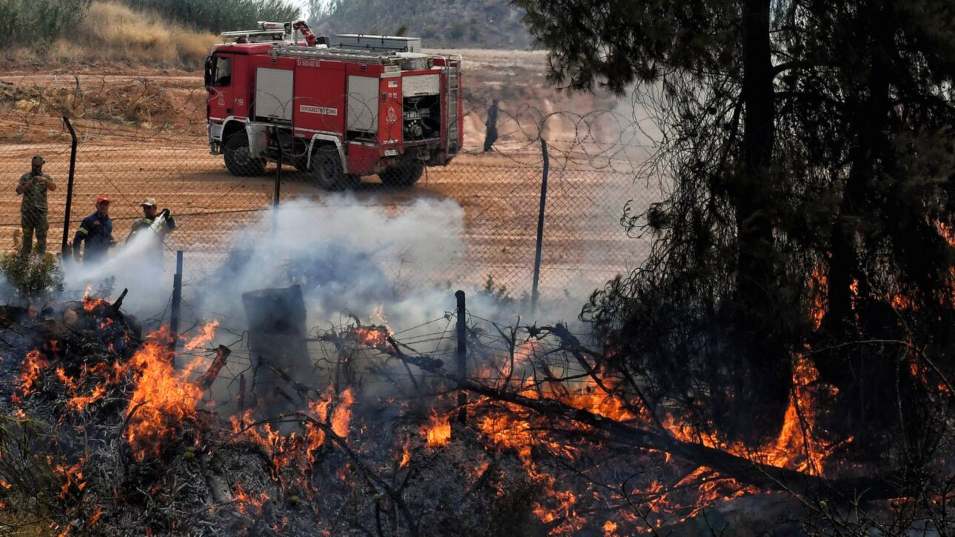 Ρέθυμνο: Μάχη με τις φλόγες στο Πρέβελη – Απειλήθηκε το φοινικόδασος
