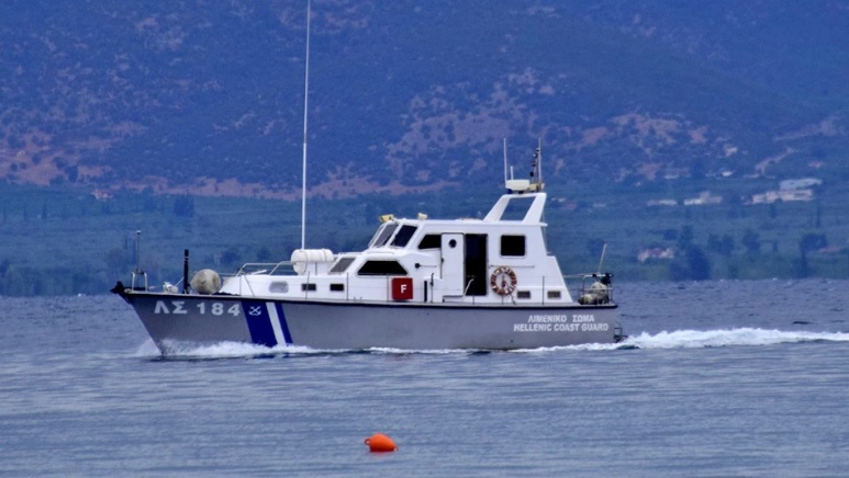 Θρίλερ στη Μήλο - Σκάφος βυθίστηκε με 17 επιβαίνοντες 