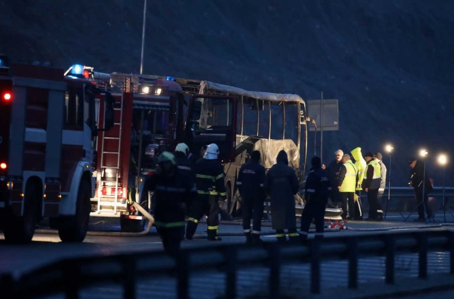 Βουλγαρία: Τραγωδία με 46 νεκρούς από φωτιά σε λεωφορείο – Μεταξύ τους 12 παιδιά