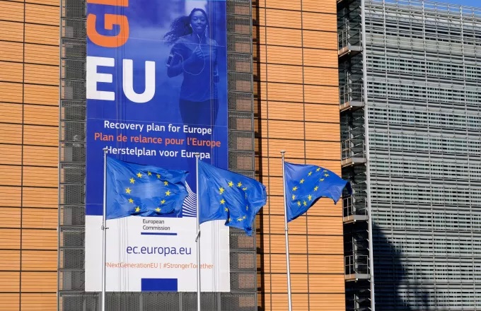 Politico: 500 δισ. ευρώ αδιάθετα στο Ταμείο Ανάκαμψης από την εποχή της πανδημίας