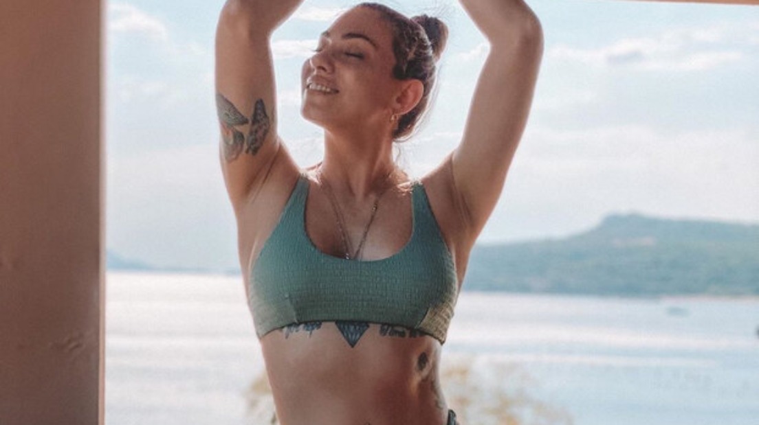 Ευρυδίκη Βαλαβάνη: Ποζάρει με το αποκαλυπτικό της bikini και «γονατίζει» το Instagram (pic)