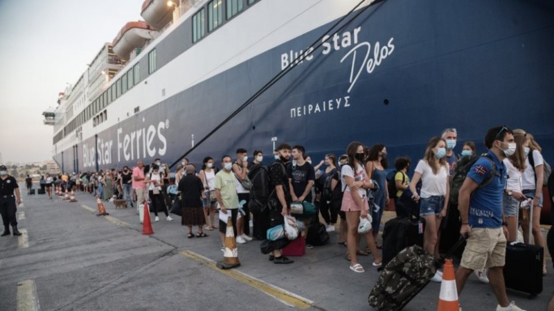 Αυξάνεται η πληρότητα στα πλοία : Έντονη κινητικότητα σε Πειραιά και Ραφήνα 