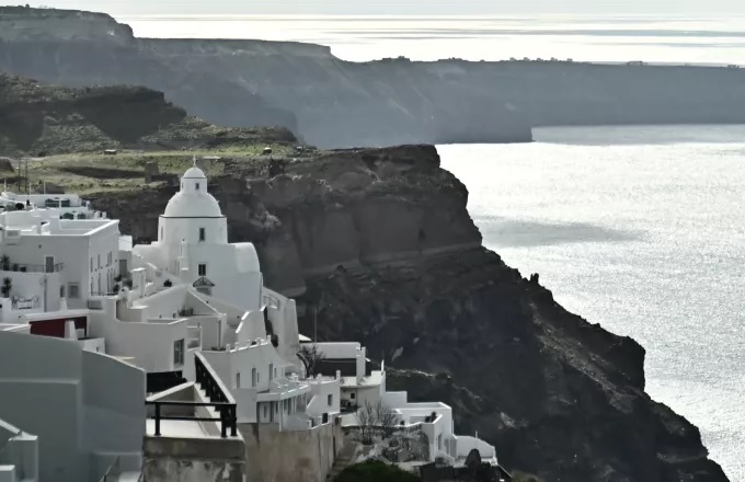 Σαντορίνη: Το βουητό που τρομάζει και η αγωνία για το ηφαίστειο 