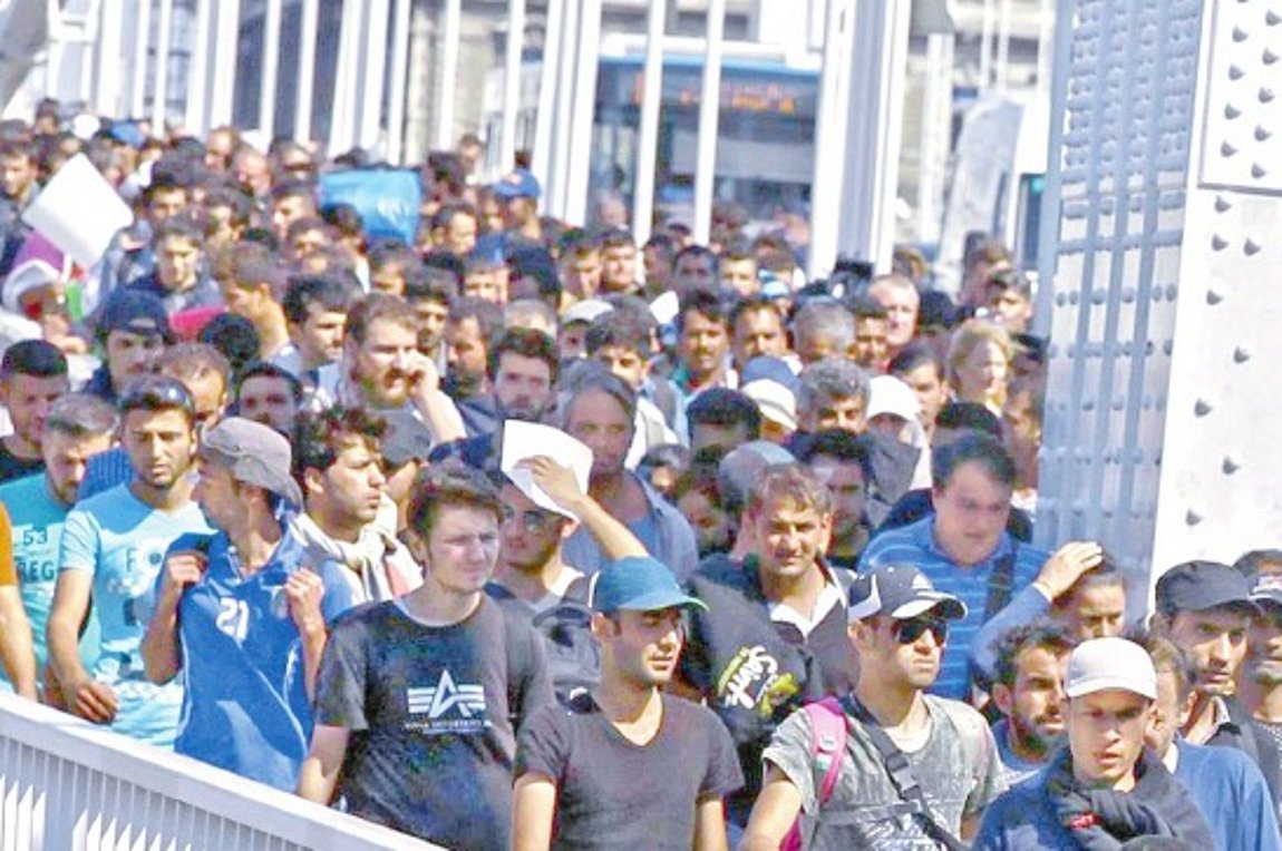 40.000 πρόσφυγες από ΜΚΟ στην Τουρκία κατευθύνονται προς τον Έβρο