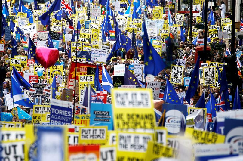 Brexit: Διαδηλωτές στους δρόμους του Λονδίνου ζητούν δεύτερο δημοψήφισμα