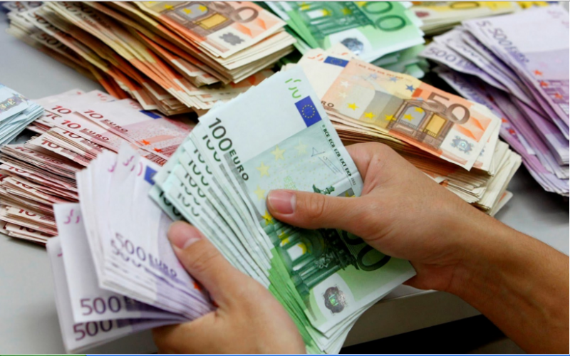"Τέλος" για τα ευρώ - Μειώνεται το όριο συναλλαγών με μετρητά
