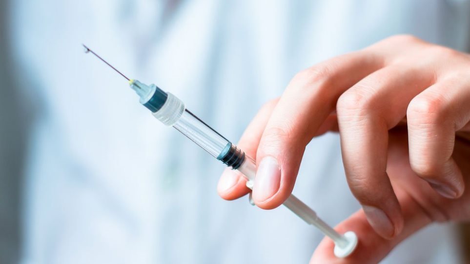 Εμβόλιο κατά της γρίπης: Πόσο αναγκαίο είναι, πόσο βοηθά κατά του covid-19 και ποιοι πρέπει να το κάνουν;