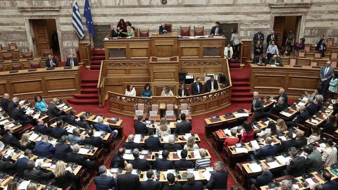 Ψήφο εμπιστοσύνης έλαβε στη Βουλή η κυβέρνηση Μητσοτάκη – 158 τα «υπέρ», 142 τα «κατά»