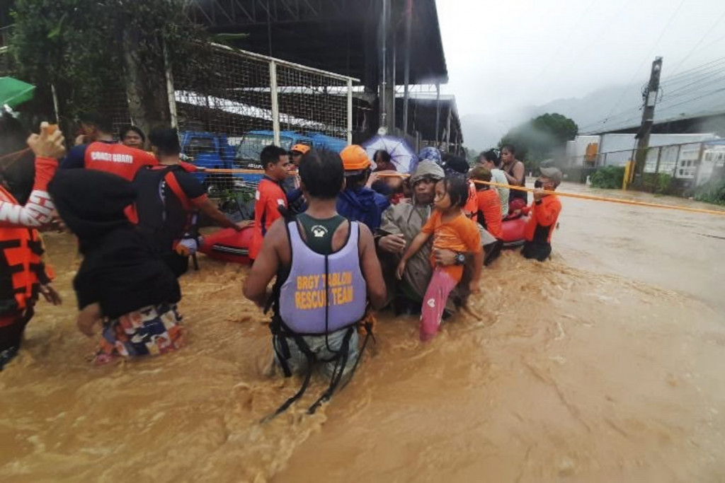 Φιλιππίνες: Φονικός τυφώνας σκόρπισε τον θάνατο και άφησε πίσω του ανυπολόγιστες καταστροφές