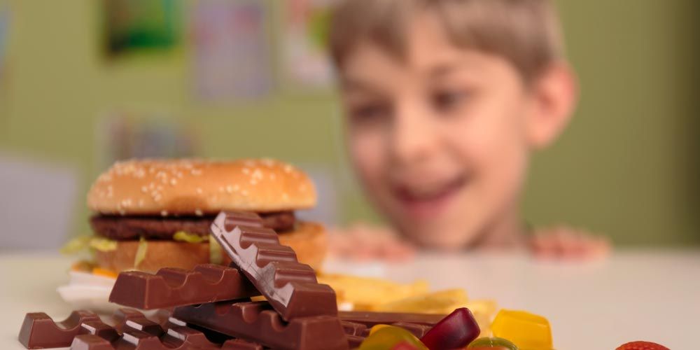Παιδική παχυσαρκία: Πως προκαλείται και πως αντιμετωπίζεται;