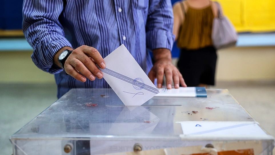 Δημοσκόπηση: Μπροστά με 6,1% η ΝΔ - Καταλληλότερος πρωθυπουργός ο Μητσοτάκης 